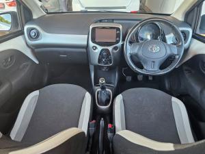 Toyota Aygo 1.0 - Image 6