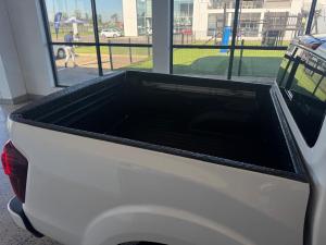 Nissan Navara 2.5DDTI LE/LE Plus automatic D/C - Image 11
