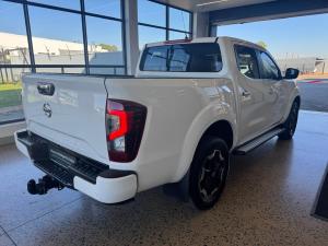 Nissan Navara 2.5DDTI LE/LE Plus automatic D/C - Image 2