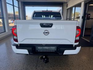 Nissan Navara 2.5DDTI LE/LE Plus automatic D/C - Image 5