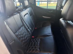 Nissan Navara 2.5DDTI LE/LE Plus automatic D/C - Image 8