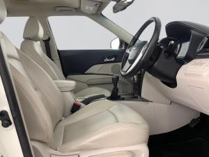 Mahindra XUV300 1.2T - Image 15