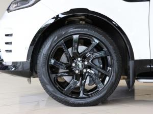Land Rover Discovery P360 R-Dynamic SE - Image 9