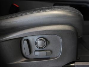 Land Rover Defender 110 D300 X-Dynamic SE - Image 28