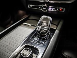 Volvo XC60 T8 Plug-In Hybrid AWD Ultra Dark - Image 20