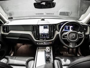 Volvo XC60 T8 Plug-In Hybrid AWD Ultra Dark - Image 3
