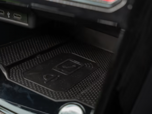 Volkswagen T-Roc 2.0TSI 4Motion R-Line - Image 12