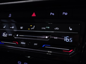 Volkswagen T-Roc 2.0TSI 4Motion R-Line - Image 13