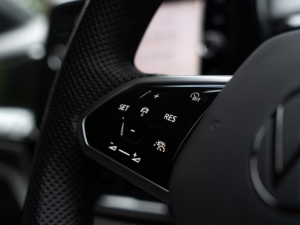 Volkswagen T-Roc 2.0TSI 4Motion R-Line - Image 5