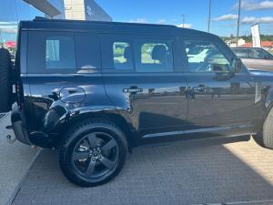 Land Rover Defender 110 D250 X-Dynamic SE - Image 10