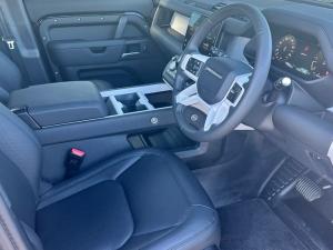 Land Rover Defender 110 D250 X-Dynamic SE - Image 8