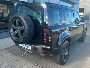 Land Rover Defender 110 D250 X-Dynamic SE - Image 9