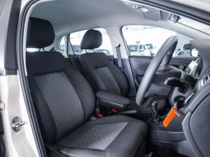 Volkswagen Polo Vivo hatch 1.4 Life - Image 10