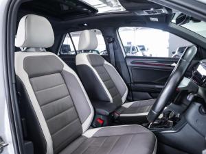 Volkswagen T-Roc 2.0TSI 140kW 4Motion R-Line - Image 21