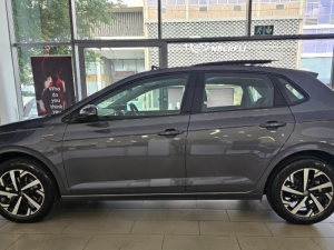 Volkswagen Polo hatch 1.0TSI Life auto - Image 10