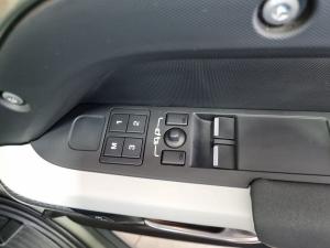 Land Rover Defender 90 D240 SE - Image 10