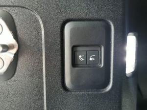 Land Rover Defender 90 D240 SE - Image 14