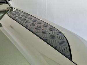 Land Rover Defender 90 D240 SE - Image 18