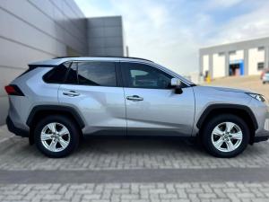 Toyota RAV4 2.0 GX - Image 6