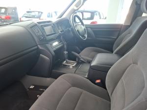 Toyota Land Cruiser 200 4.5D-4D V8 GX - Image 7