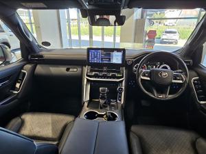 Toyota Land Cruiser 300 3.3D GR-Sport - Image 6