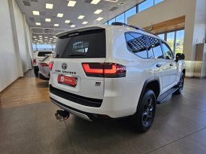 Toyota Land Cruiser 300 3.3D GR-Sport - Image 2