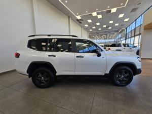 Toyota Land Cruiser 300 3.3D GR-Sport - Image 3