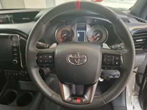Toyota Hilux 2.8 GD-6 GR-S 4X4 automaticD/C - Image 8