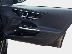 Mercedes-Benz C-Class C200 Avantgarde - Image 17