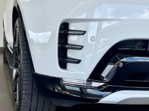 Land Rover Discovery D300 R-Dynamic HSE - Image 10