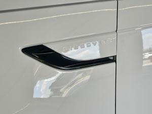 Land Rover Discovery D300 R-Dynamic HSE - Image 14