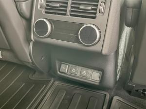 Land Rover Discovery D300 R-Dynamic HSE - Image 18