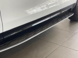 Land Rover Discovery D300 R-Dynamic HSE - Image 19