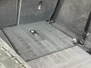 Land Rover Discovery D300 R-Dynamic HSE - Image 28