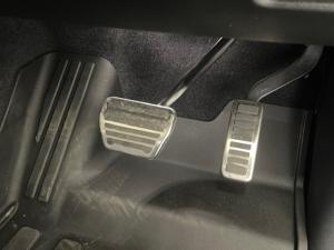 Land Rover Discovery D300 R-Dynamic HSE - Image 30