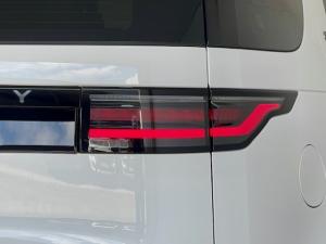 Land Rover Discovery D300 R-Dynamic HSE - Image 9