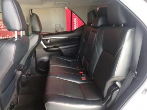 Toyota Fortuner 2.4GD-6 manual - Image 8