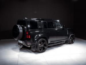 Land Rover Defender 110 D300 X-Dynamic HSE - Image 24