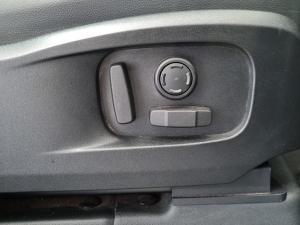 Land Rover Defender 110 D250 SE - Image 12