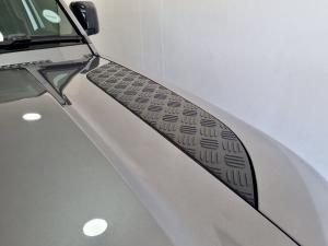 Land Rover Defender 110 D250 SE - Image 16