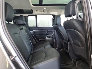 Land Rover Defender 110 D250 SE - Image 29