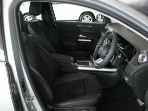 Mercedes-Benz GLA GLA200d Progressive - Image 17