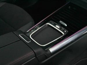 Mercedes-Benz GLA GLA200d Progressive - Image 18