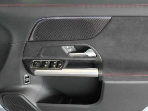 Mercedes-Benz GLA GLA200d Progressive - Image 19