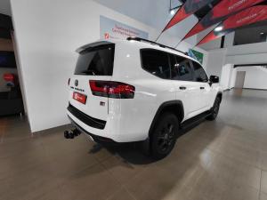 Toyota Land Cruiser 300 3.3D GR-Sport - Image 2