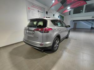 Toyota RAV4 2.0 GX - Image 2