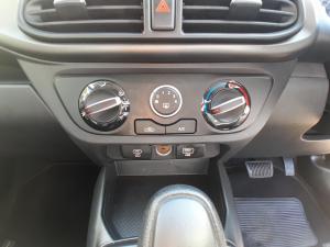 Hyundai Grand i10 1.2 Premium hatch - Image 13
