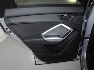 Audi Q3 35 TDI S Tronic - Image 13