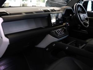 Land Rover Defender 110 D250 SE - Image 14