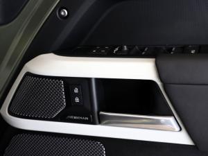 Land Rover Defender 110 D250 SE - Image 25